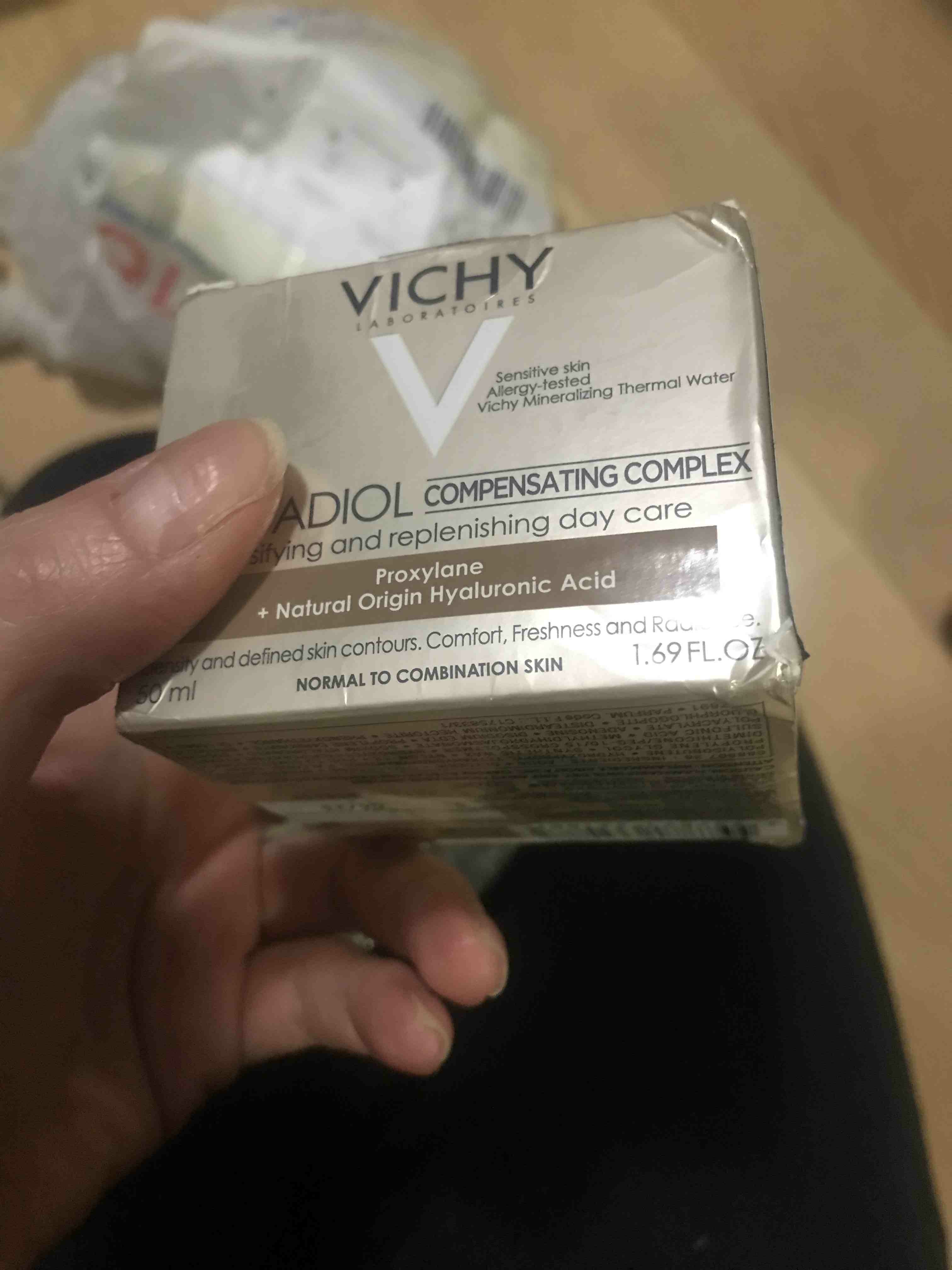 کرم صورت  ویشی اورجینال VCHY-172 photo review