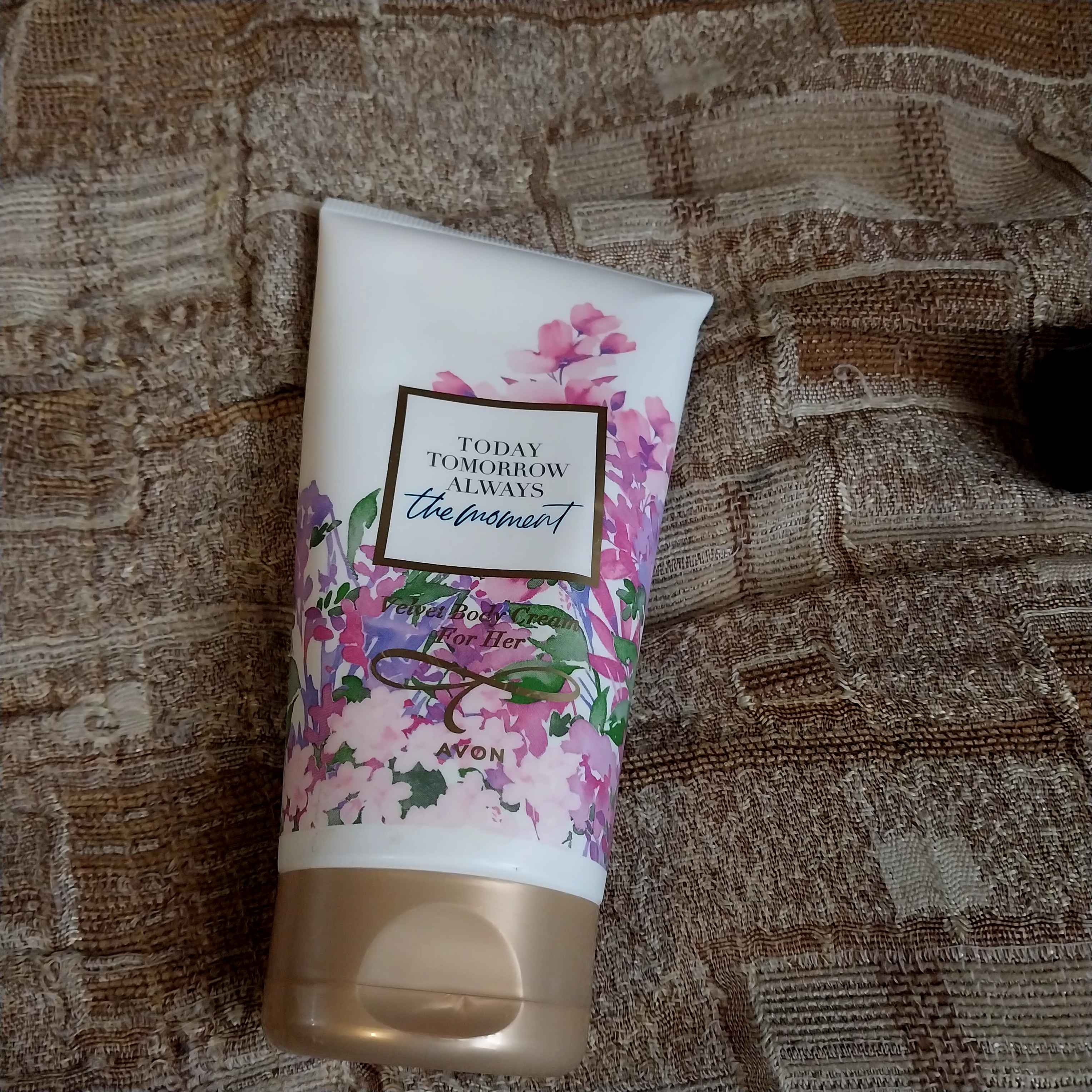 کرم بدن  آوون Avon اورجینال KREM0105 photo review