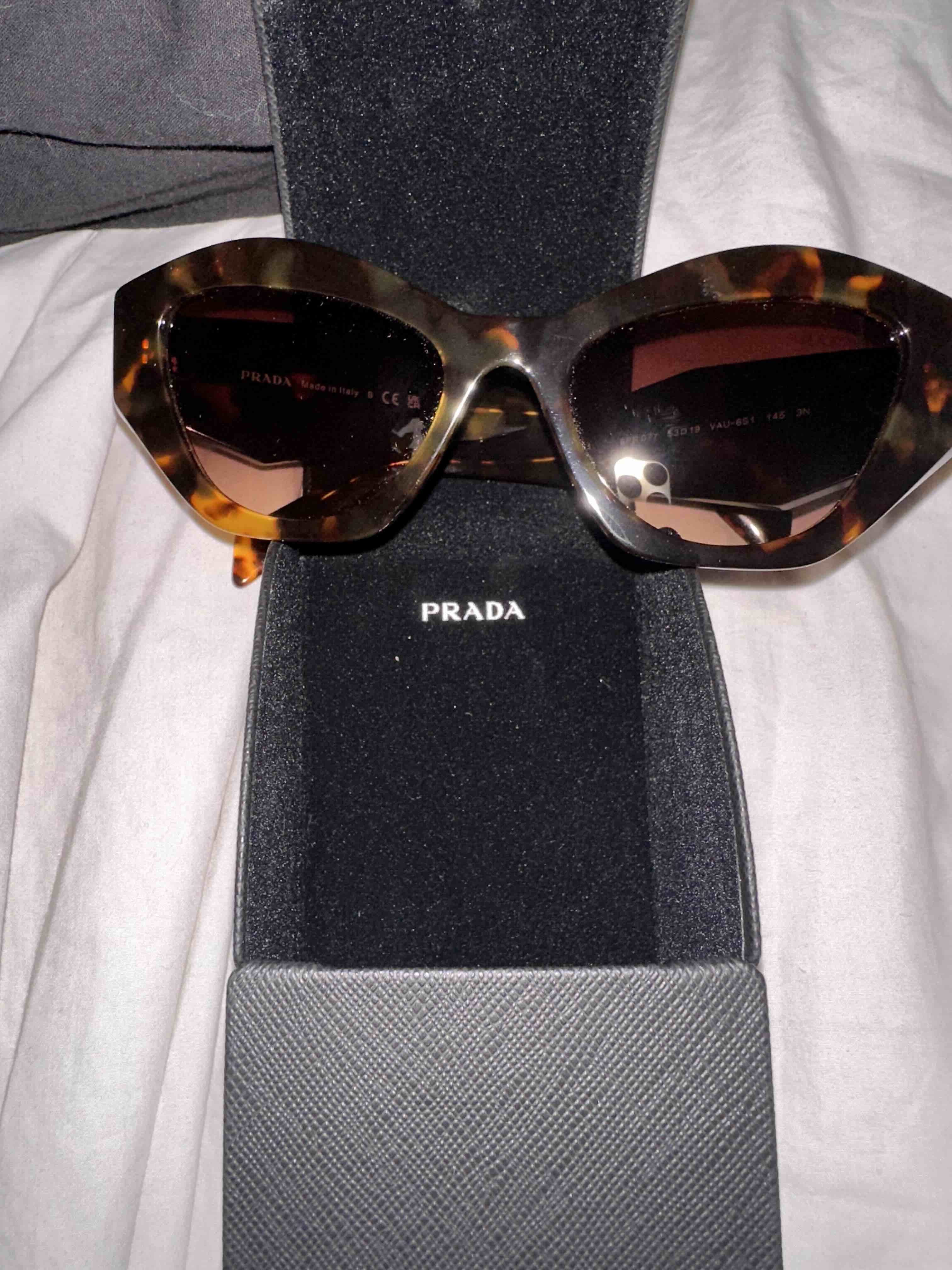 عینک آفتابی زنانه پرادا Prada اورجینال SPS 07YS VAU6S1 .53 photo review