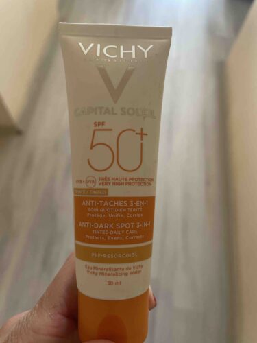 ضد آفتاب صورت  ویشی Vichy اورجینال farmavantaj9802 photo review