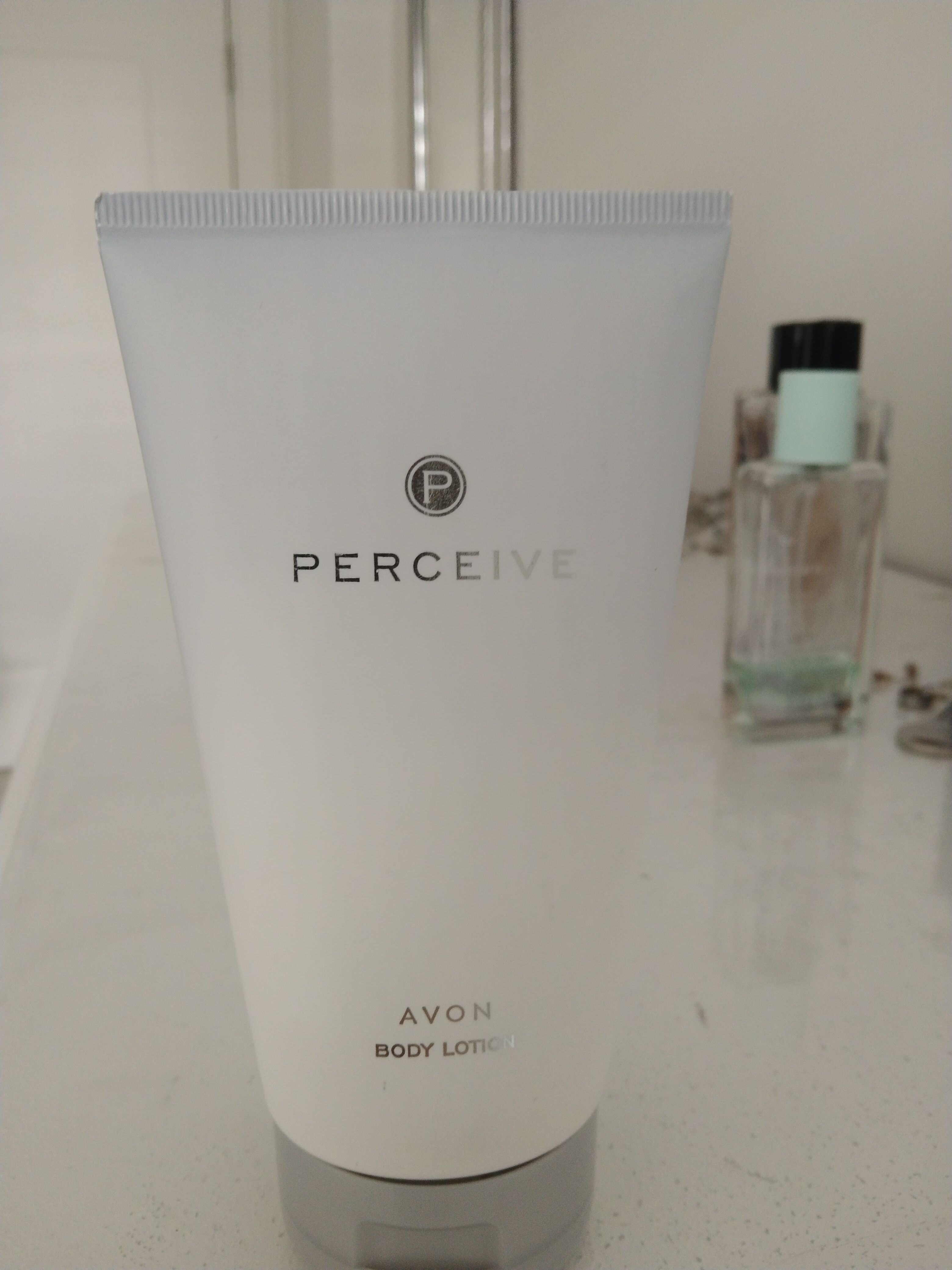 ست مراقبت از پوست  آوون Avon اورجینال KREM0004-3 photo review