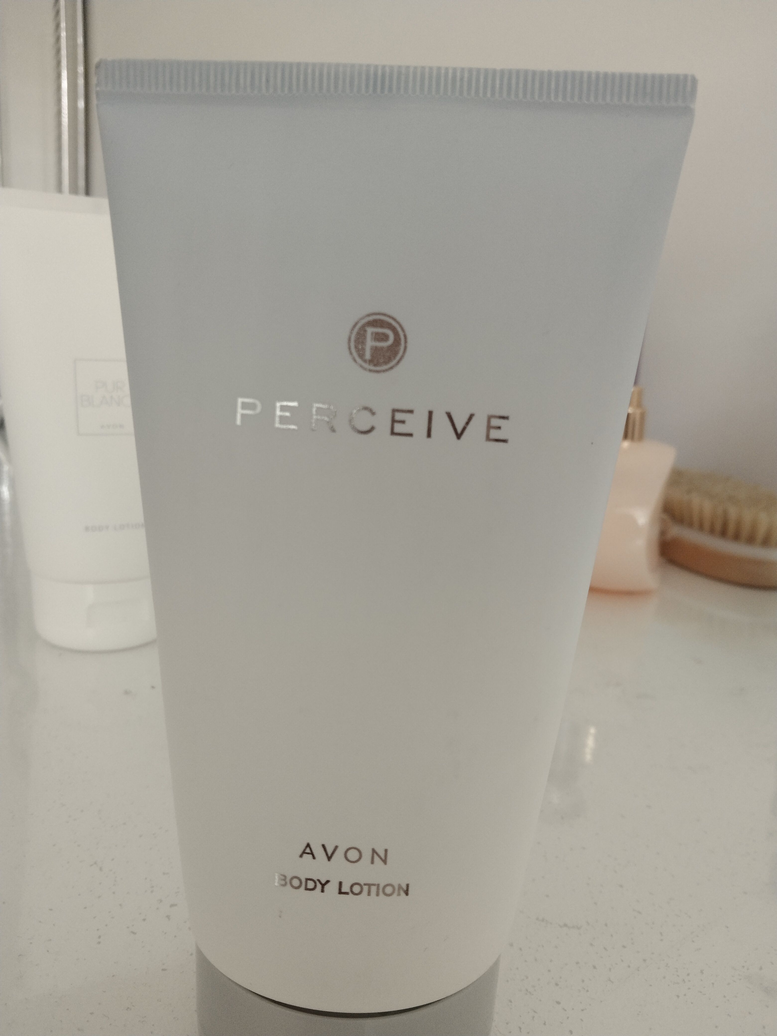 ست مراقبت از پوست  آوون Avon اورجینال KREM0004-3 photo review