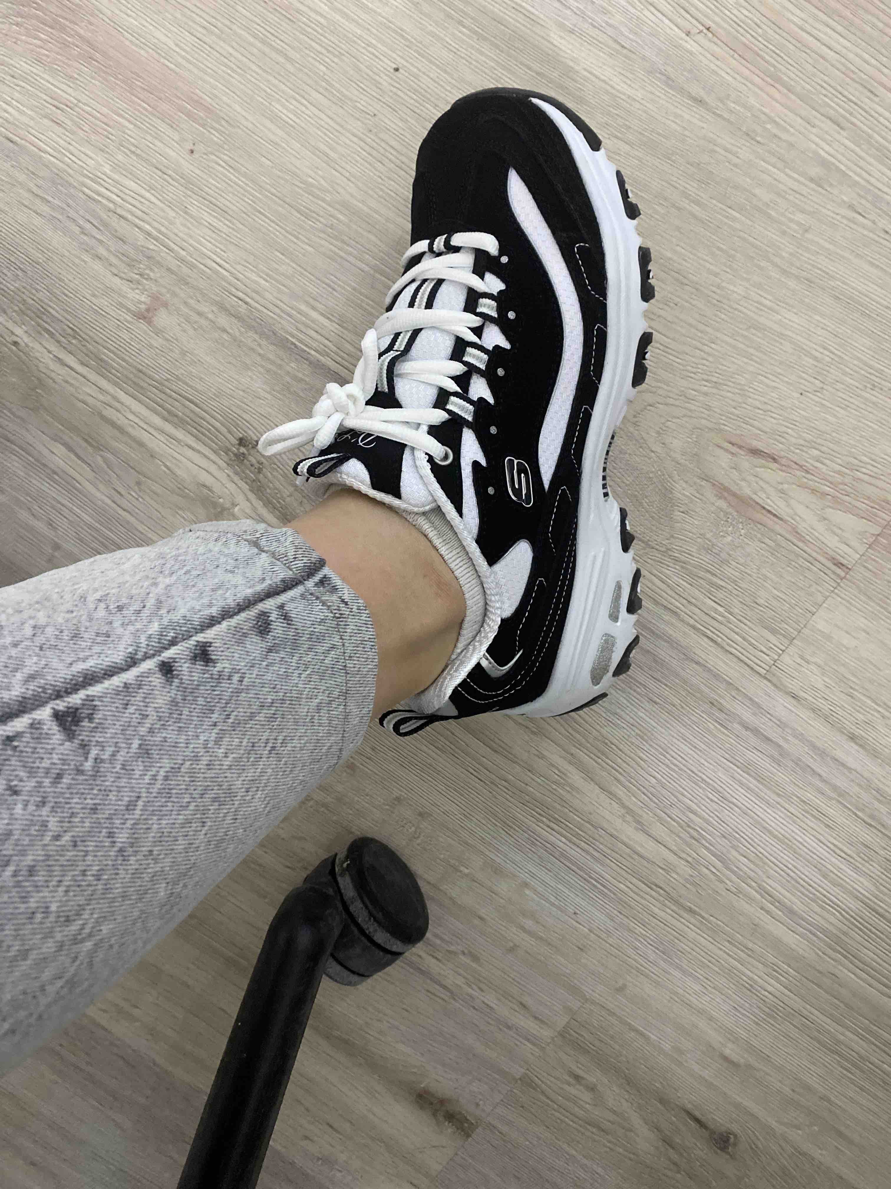 اسنیکر زنانه اسکیچرز Skechers اورجینال 11930-BKW photo review