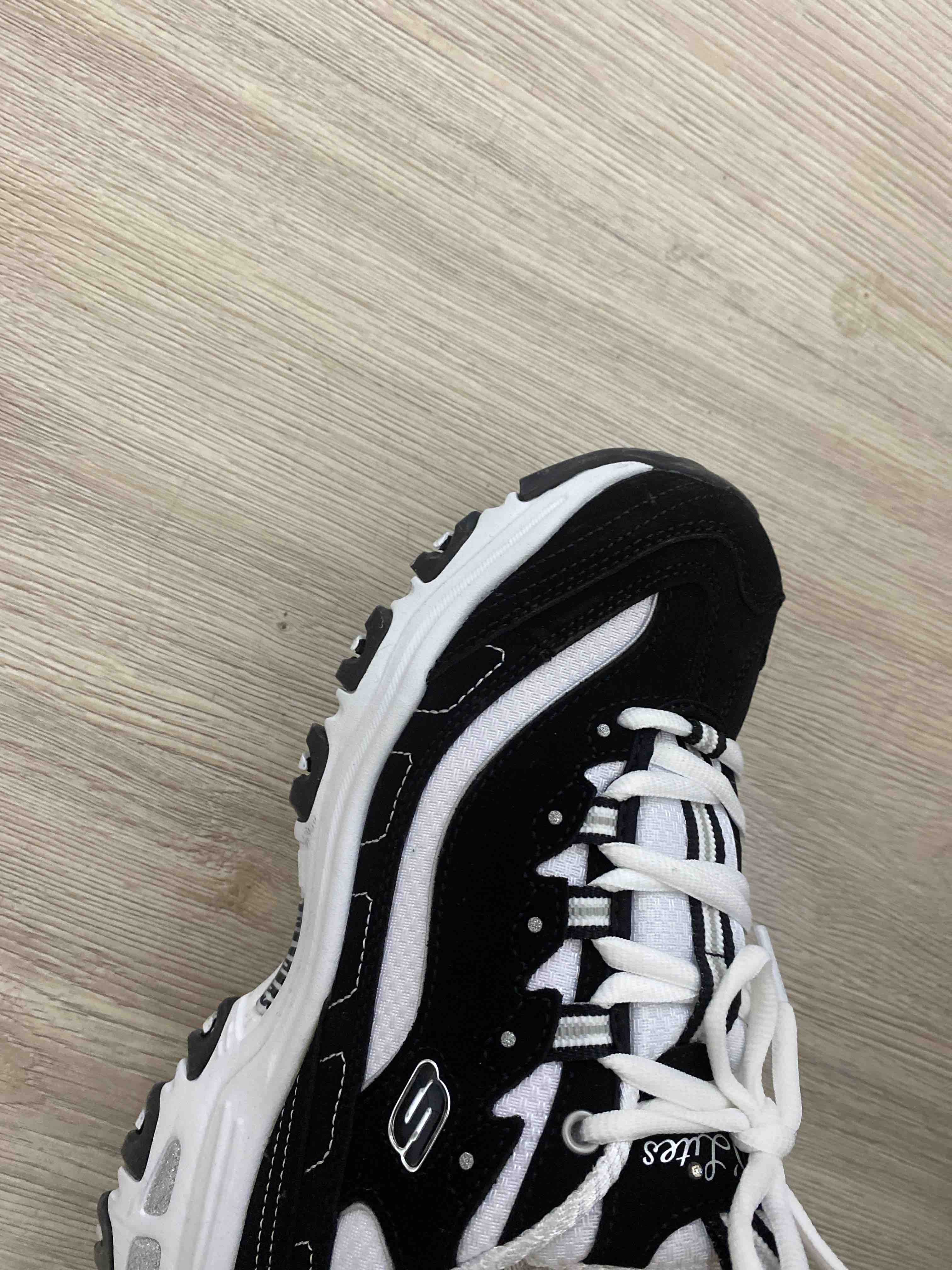 اسنیکر زنانه اسکیچرز Skechers اورجینال 11930-BKW photo review