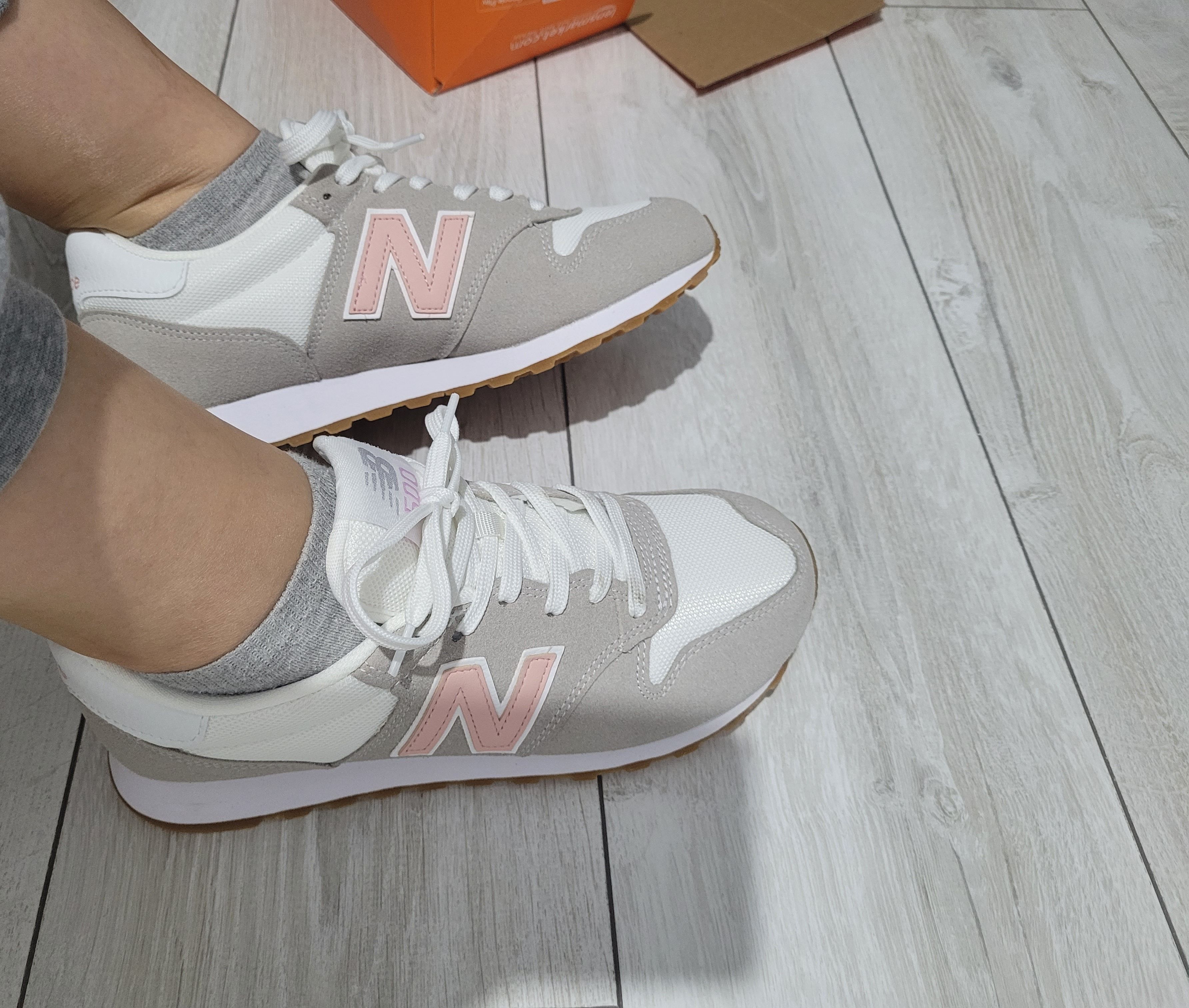 اسنیکر زنانه نیوبالانس New Balance اورجینال GW500ILP photo review