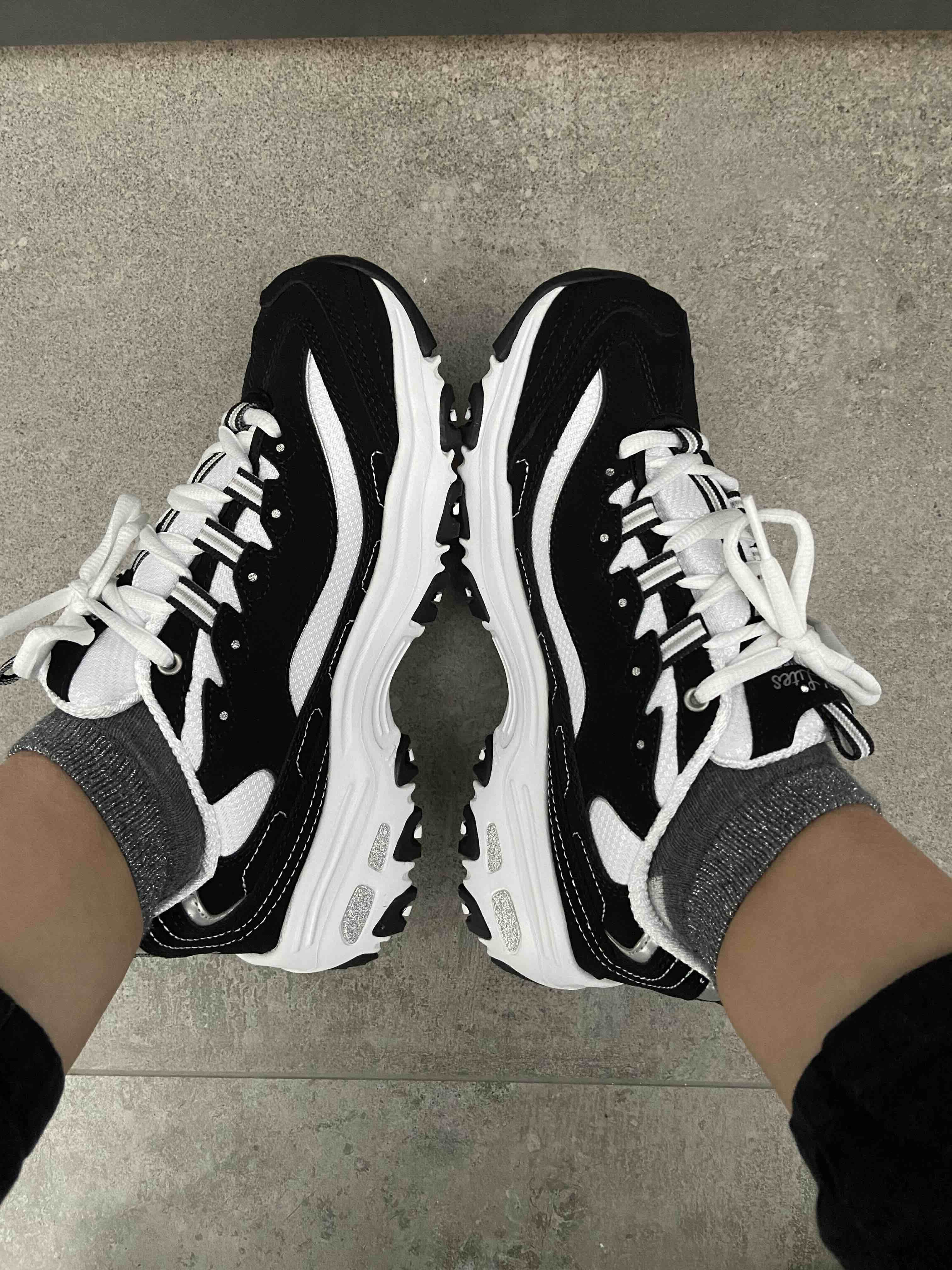 اسنیکر زنانه اسکیچرز Skechers اورجینال 11930-BKW photo review