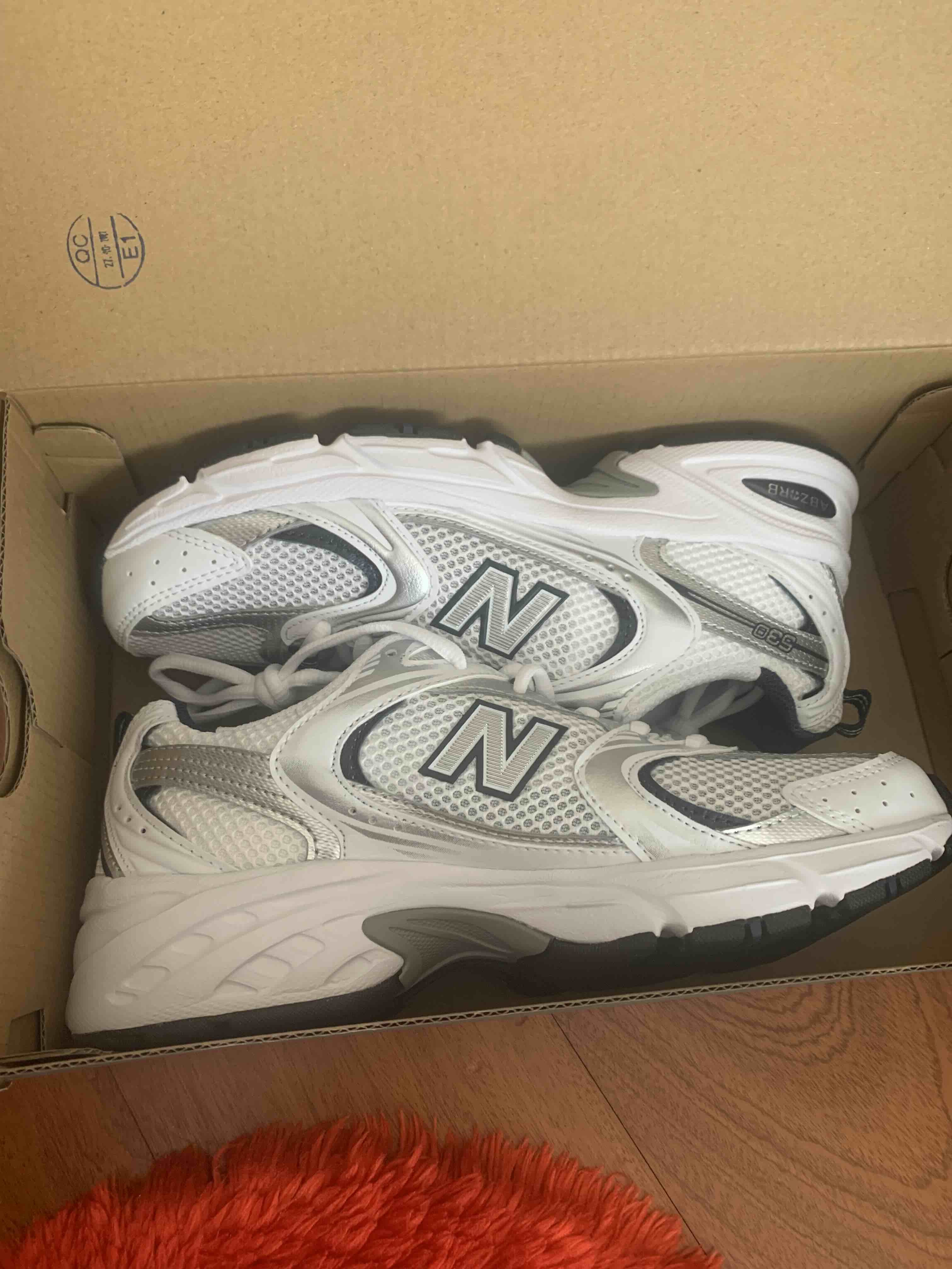 اسنیکر زنانه نیوبالانس New Balance اورجینال MR530SG photo review