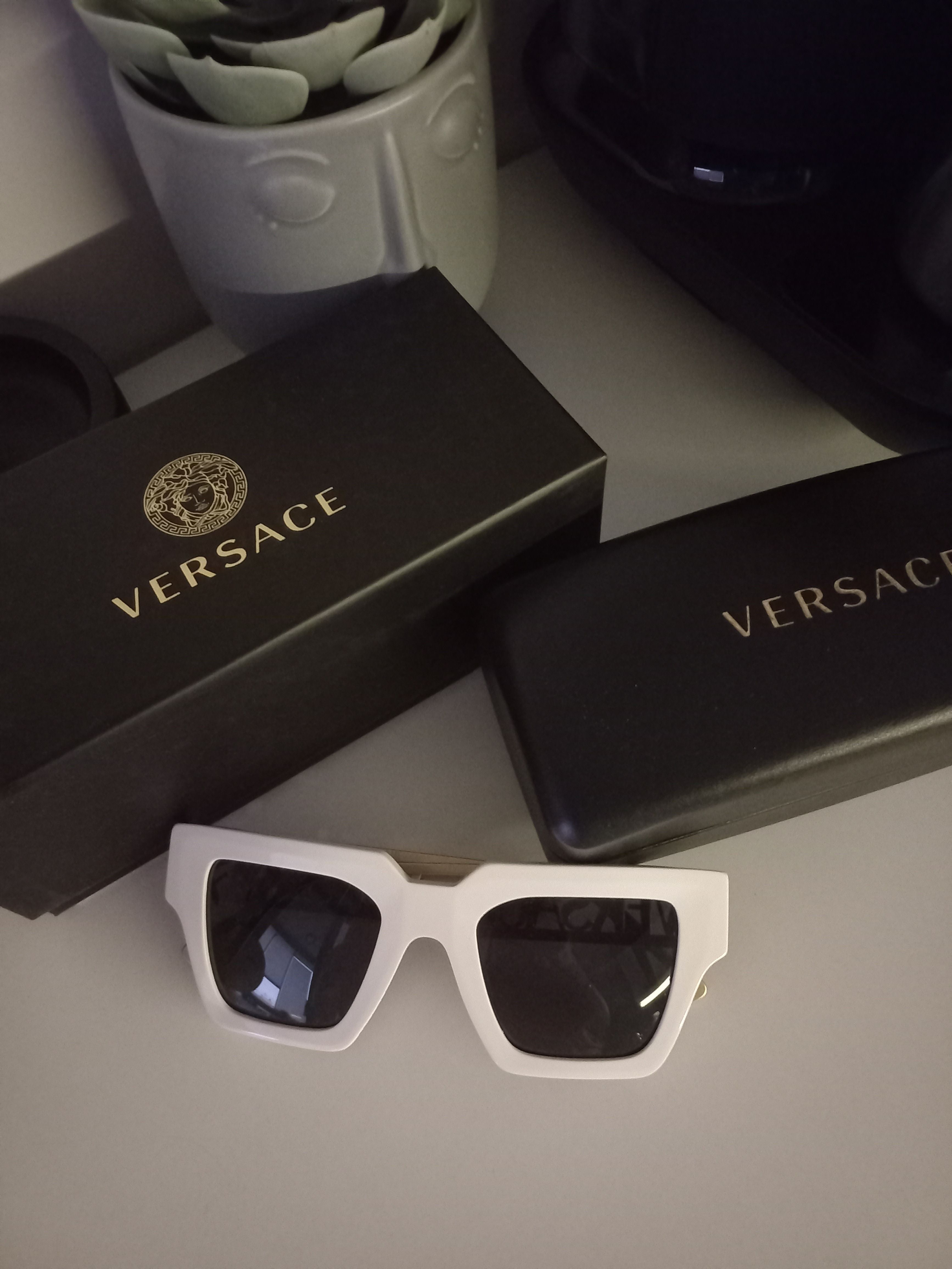 عینک آفتابی زنانه ورساچه Versace اورجینال 4431 401/87 photo review