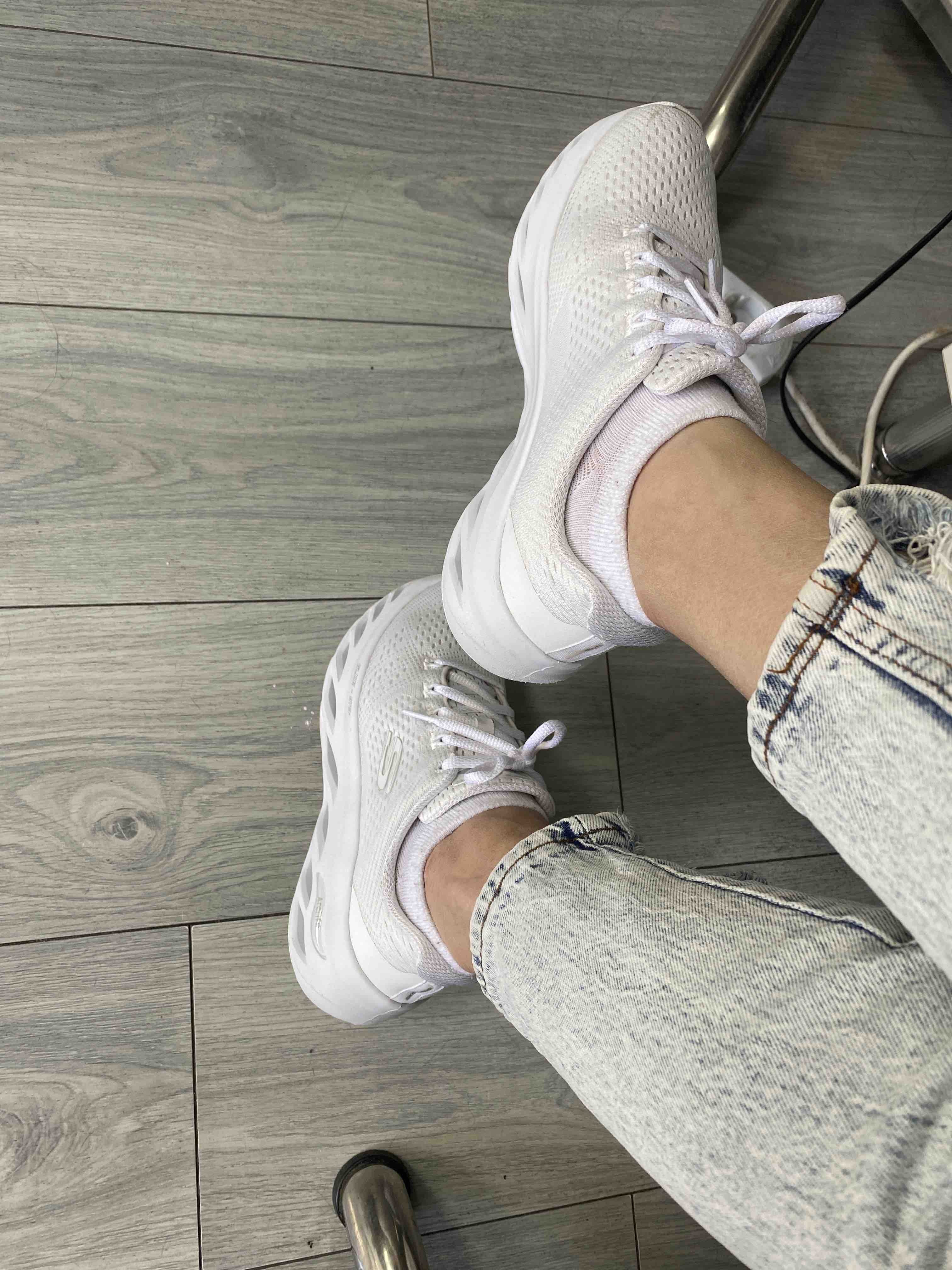 کتانی تمرین و دویدن زنانه اسکیچرز Skechers اورجینال 149873 WHT photo review