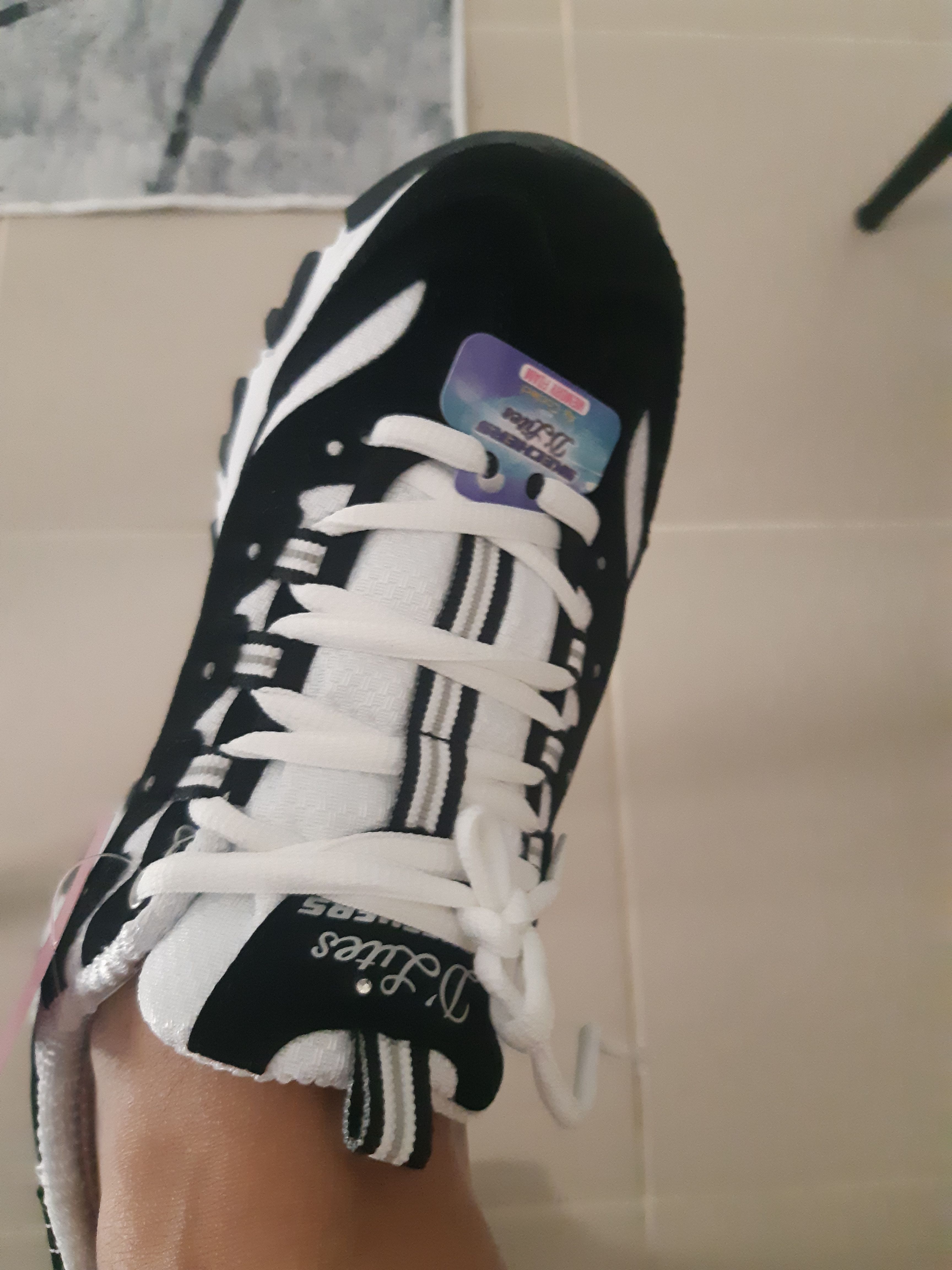 اسنیکر زنانه اسکیچرز Skechers اورجینال 11930-BKW photo review