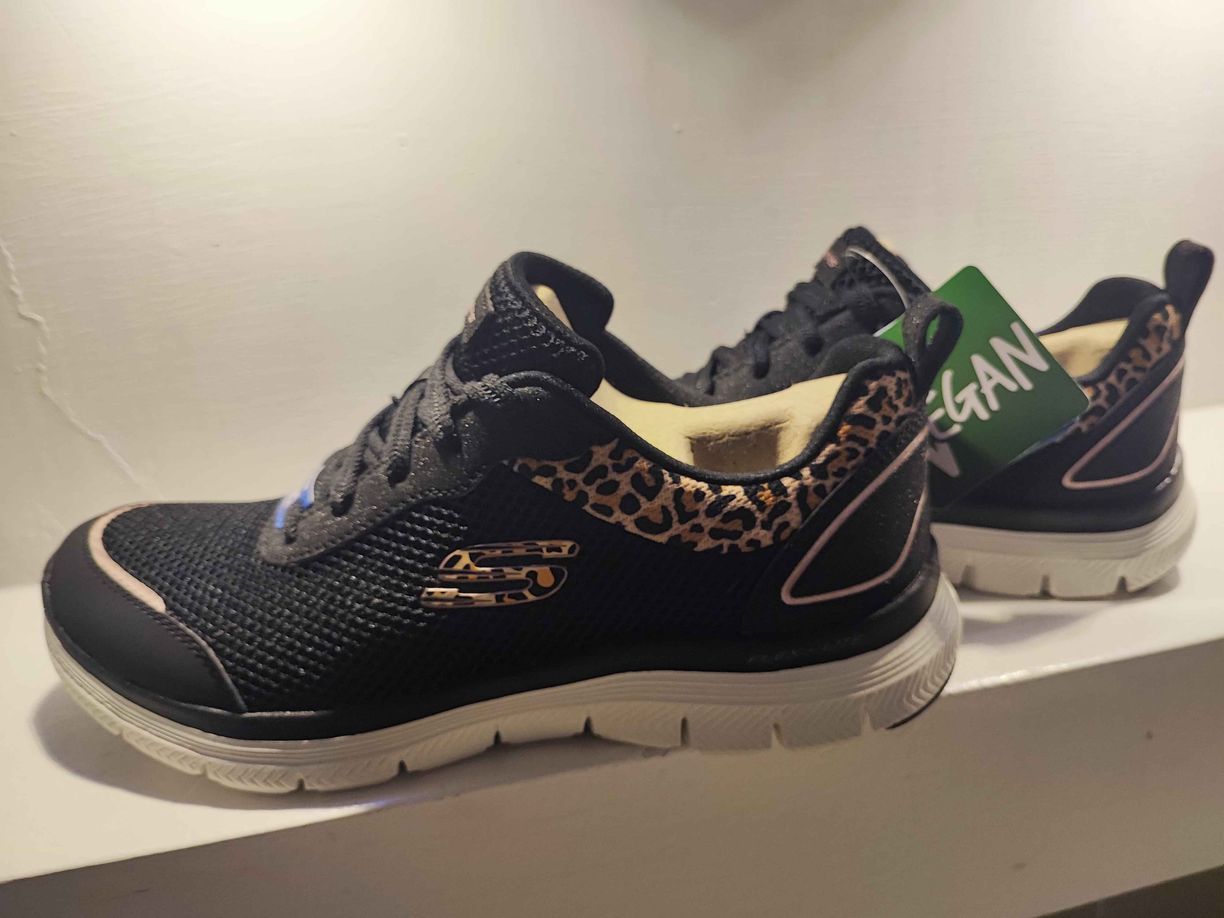 کتانی تمرین و دویدن زنانه اسکیچرز Skechers اورجینال 149576 BKLD photo review