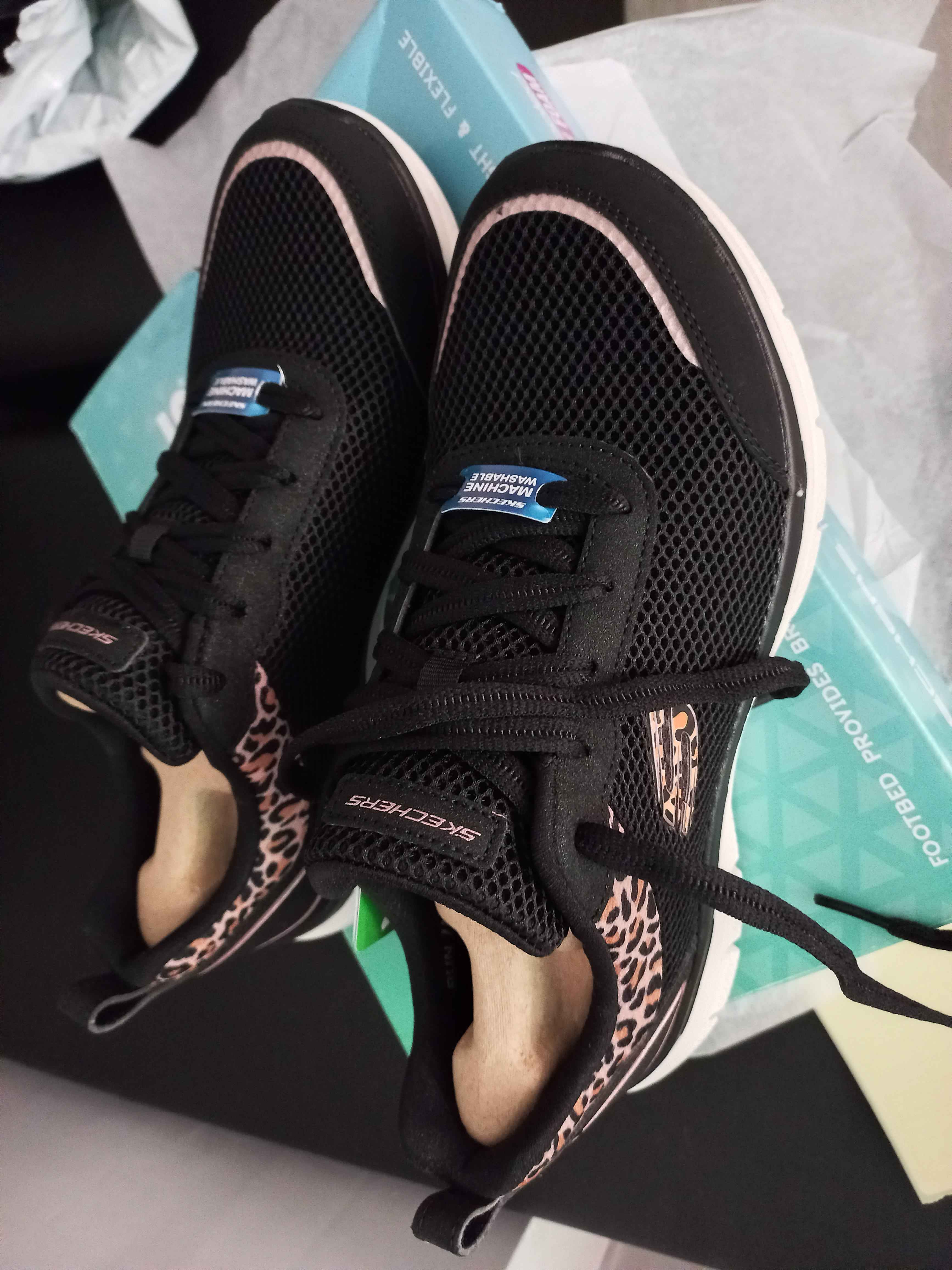 کتانی تمرین و دویدن زنانه اسکیچرز Skechers اورجینال 149576 BKLD photo review