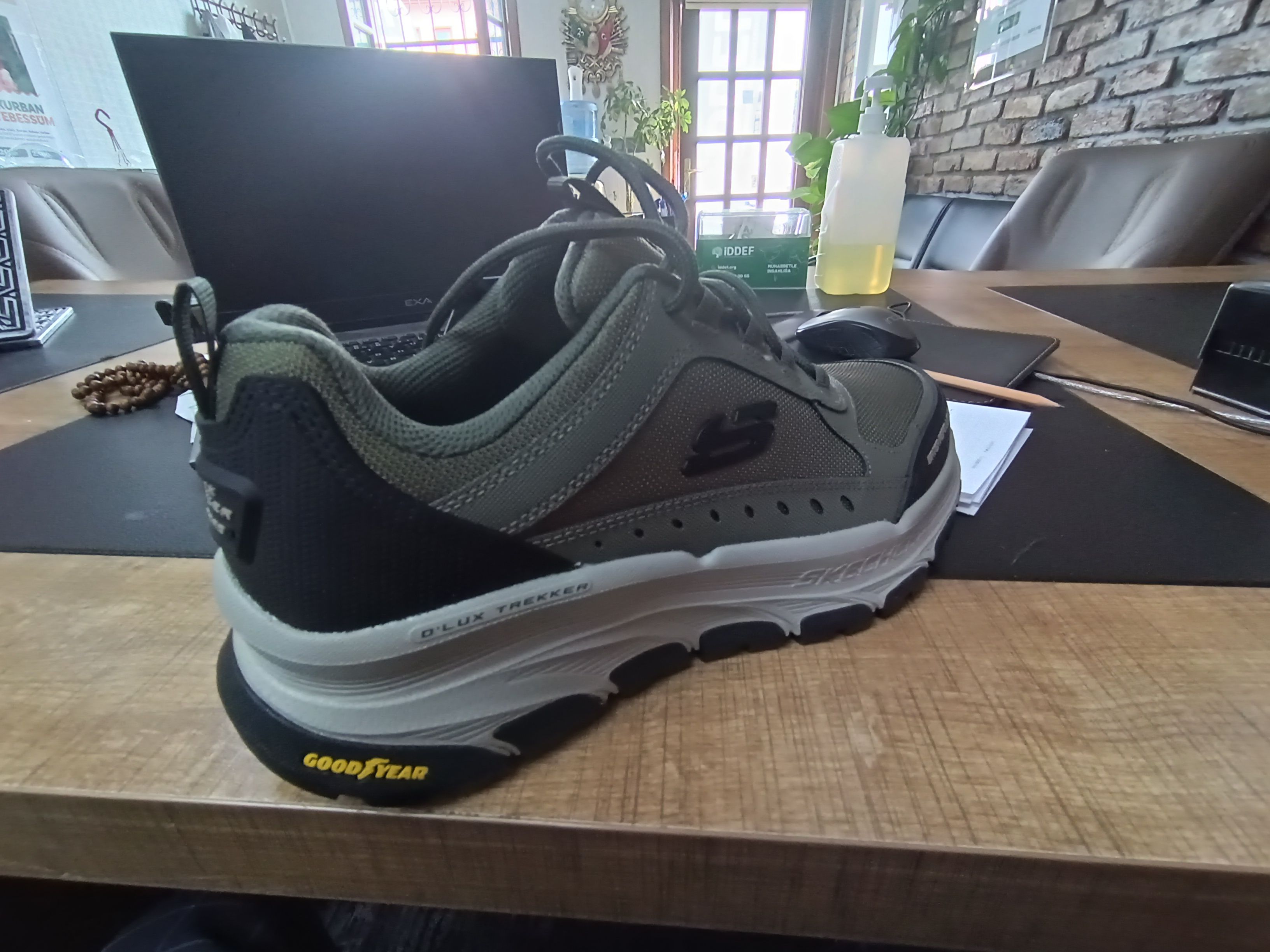 کفش پیاده روی مردانه اسکیچرز Skechers اورجینال 237565 OLMT photo review