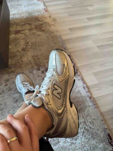 اسنیکر زنانه نیوبالانس New Balance اورجینال NB5302023LG photo review