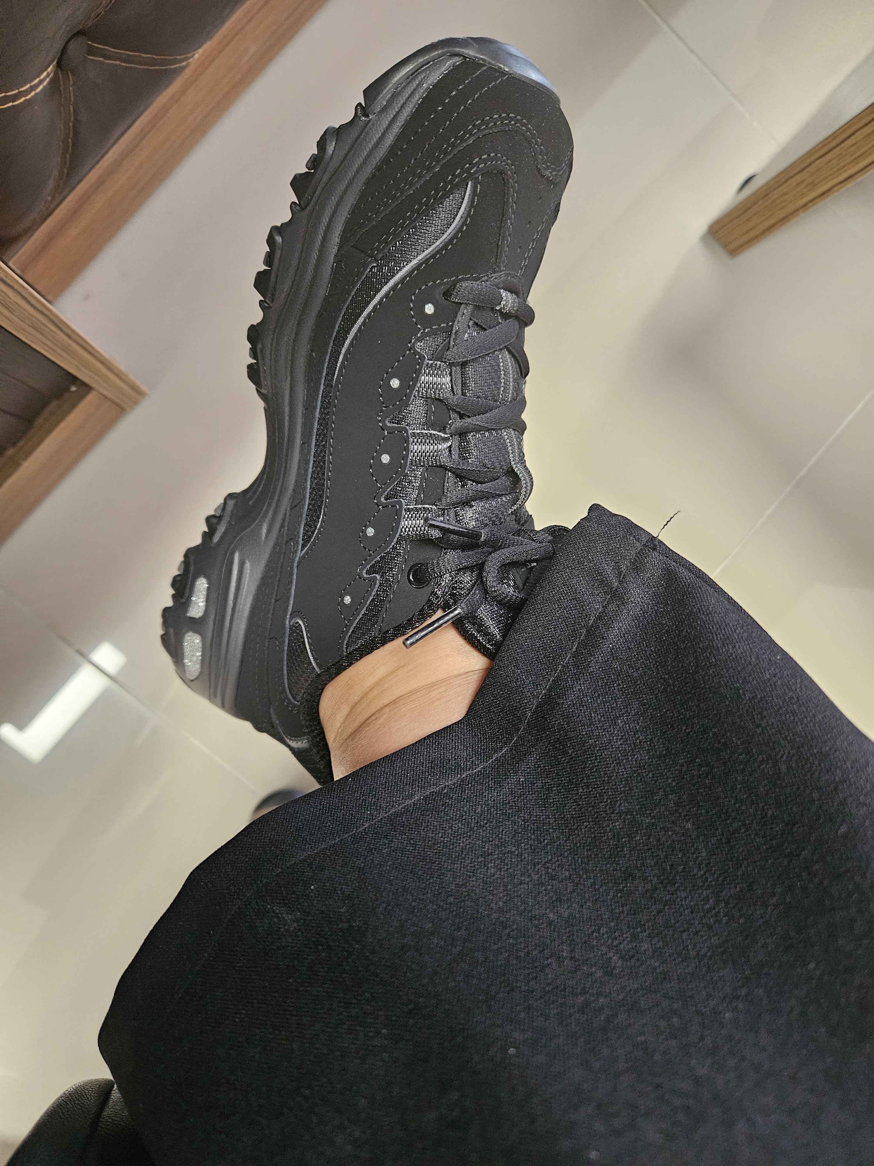 اسنیکر زنانه اسکیچرز Skechers اورجینال 11930-BBK photo review