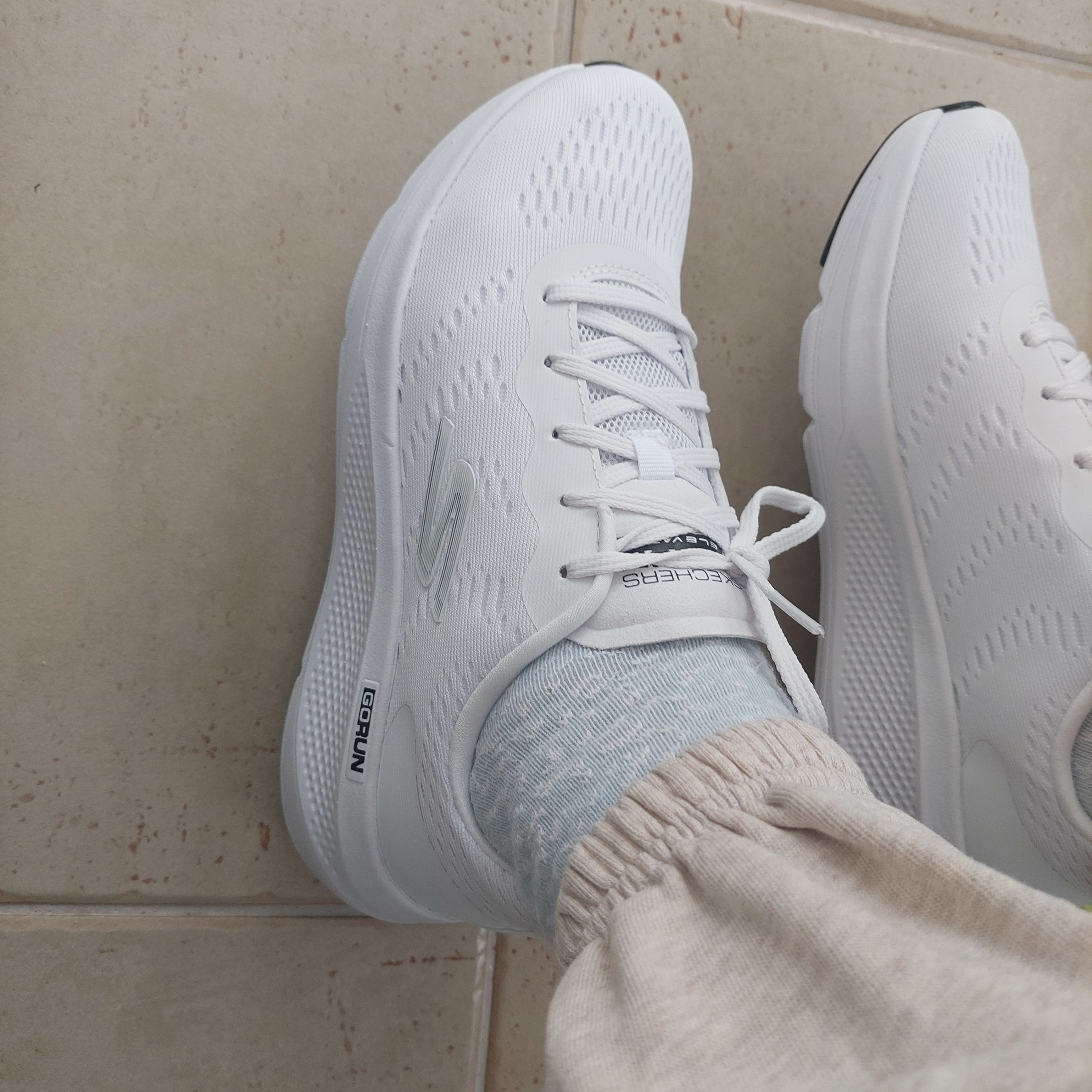 اسنیکر زنانه اسکیچرز Skechers اورجینال 128319 WHT photo review