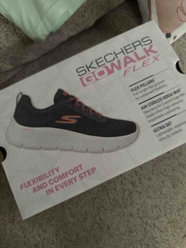 کتانی تمرین و دویدن زنانه اسکیچرز Skechers اورجینال 124952 BBK photo review