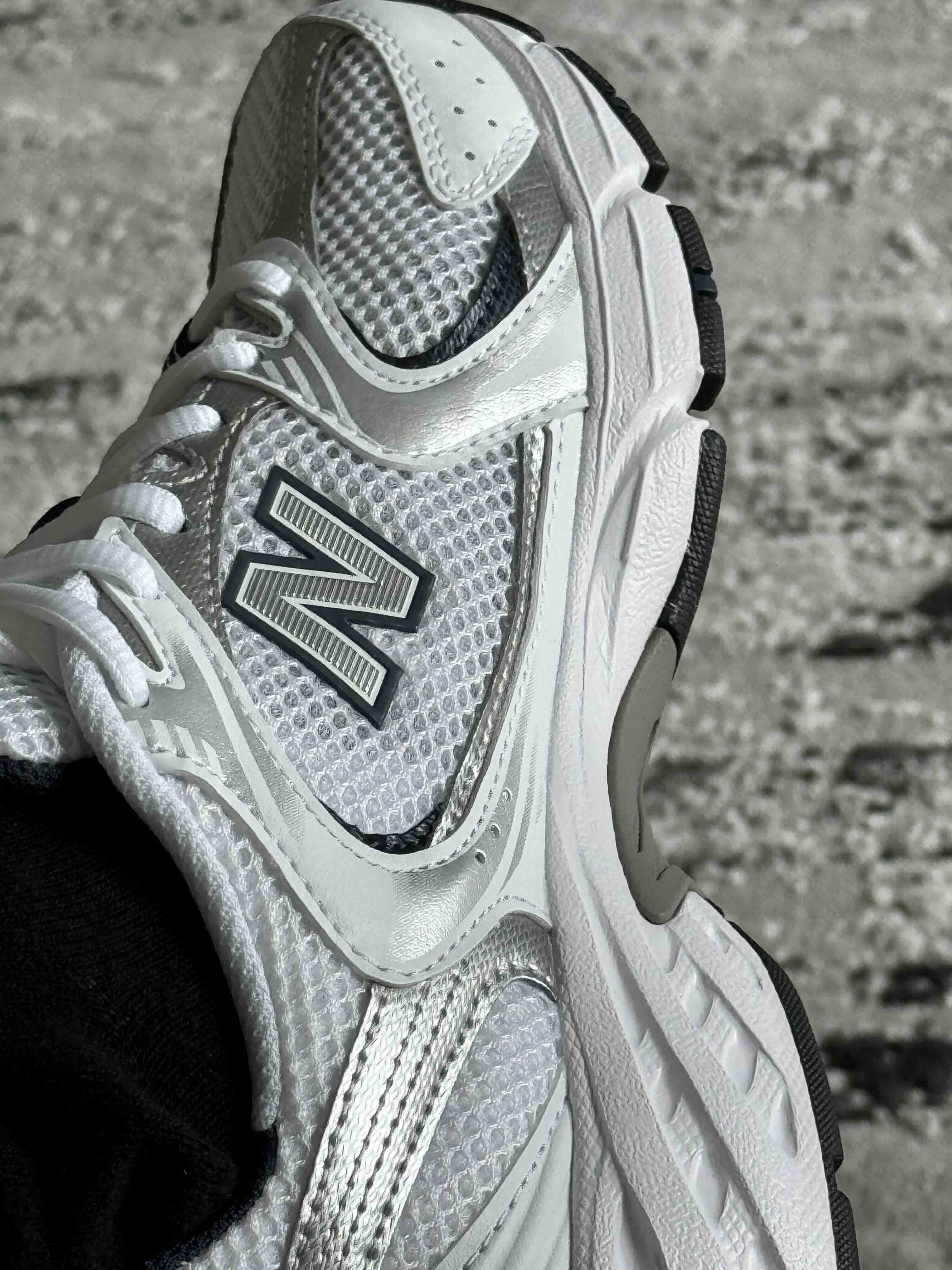 اسنیکر زنانه نیوبالانس New Balance اورجینال MR530SG photo review